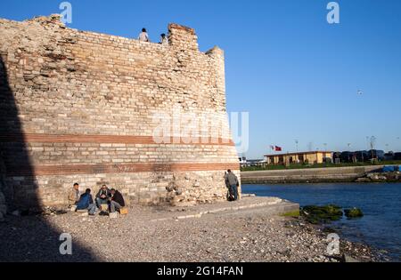 Fatih,Istanbul,Türkei - 04-01-2017:Seeseite von Istanbul Byzantinische Mauern im Samatya Bezirk Stockfoto