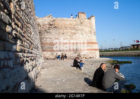 Fatih,Istanbul,Türkei - 04-01-2017:Seeseite von Istanbul Byzantinische Mauern im Samatya Bezirk Stockfoto