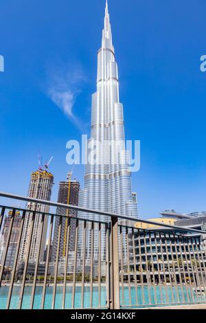 DUBAI, VAE - MÄRZ 2020: Burj Khalifa das höchste Gebäude Stockfoto