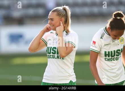 LINKÖPING 20210604Hammarby's No. 10 Emma Jansson und No. 9 Madelen Janogy während des Freitagsspielen im Damallsvenskan zwischen Linköpings FC-Hammarby in der Linköping Arena. Foto Jeppe Gustafsson Stockfoto