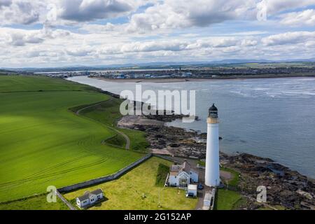 Luftaufnahme des Scurdie Ness Lighthouse, Montrose, Angus, Schottland. Stockfoto