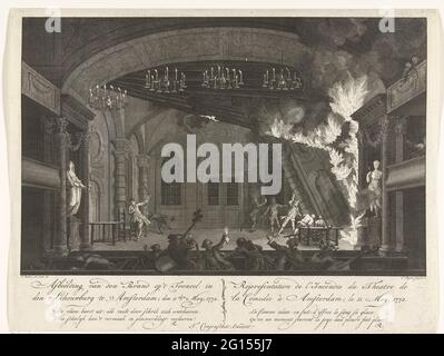 Theater der Amsterdamschouwburg beim Ausbruch des Feuers, 1772; Bild des Feuers auf 't stook in Den Schouwburg in Amsterdam; den 11. Mai 1772 / Representation de l'Incentidie du Theatre de la Comedie à Amsterdam; LE 11. Mai 1772; das Feuer in der Amsterdamse Schouwburg, 1772. Blick auf die Bühne von der Amsterdamse Schouwburg während des Brandausbruchs am 11. Mai 1772. Das Feuer begann während der Hinrichtung der Oper 'De Deserteur'. Auf der Bühne fliegt Schauspieler und rechts fällt ein brennendes Dekorstück. Musiker fliehen aus dem Orchesterbehälter im Vordergrund. Unter der Show den Titel und ein t Stockfoto