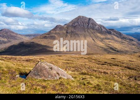 Blick auf Cul Beag von Stac Pollaidh / Stac Polly - einem Berg in Assynt im Nordwesten der schottischen Highlands, Großbritannien Stockfoto