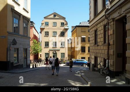 Straßenszene in Gamla Stan, Altstadt, Luna-Viertel, Ecke Baggensgatan und Svartmannatan, Stockholm, Schweden Stockfoto