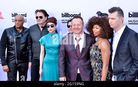 17. Mai 2015, Las Vegas, Nevada, USA: Simple Minds nimmt an den Billboard Music Awards 2015 Teil. (Bild: © Billy Bennight/ZUMA Wire) Stockfoto