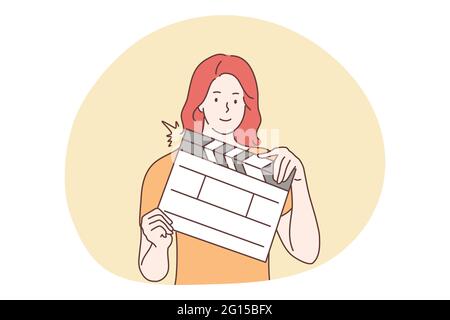 Dreharbeiten, Film, Assistenz, Cinematogpraphy, Assistenzkonzept. Happy Smiling Frau Assistent Zeichentrickfigur Regisseur steht mit Klappbrett. Filmclips für die Kinoindustrie erstellen. Stock Vektor