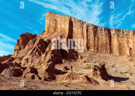 Amphitheatre Felsformation bei Sonnenuntergang im Mondtal (Valle de la Luna), Atacama Wüste, Chile. Stockfoto