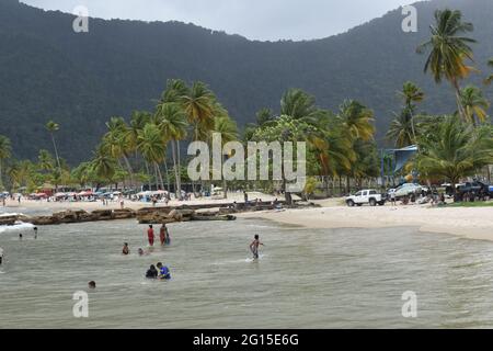 Maracas, Trinidad-27. Februar 2021: Inmitten der Pandemie Covid-19 konnten Strandbesucher einen Tag der Entspannung am Strand von Maracas genießen. Stockfoto