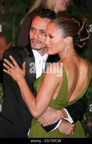 Marc Anthony und Jennifer Lopez nehmen am 5. März 2006 an der Vanity Fair Oscar Party in Mortons in West Hollywood, CA Teil. Foto: Henry McGee/MediaPunch Stockfoto