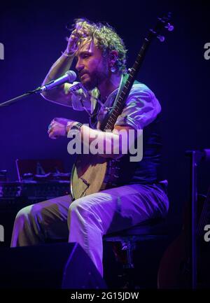 John Butler, preisgekrönter australischer Singer Songwriter, spielt 2021 ein Live-Konzert Stockfoto