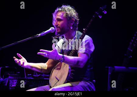 John Butler, preisgekrönter australischer Singer Songwriter, spielt 2021 ein Live-Konzert Stockfoto