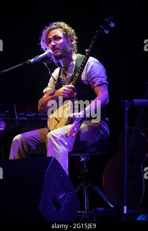 John Butler, preisgekrönter australischer Singer Songwriter, spielt 2021 ein Live-Konzert Stockfoto