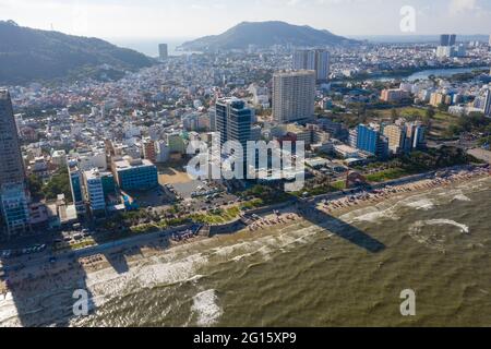 Vung Tau City Luftaufnahme. Vung Tau ist seit der Gründung der Provinz die Hauptstadt der Provinz und das Zentrum für die Rohölgewinnung in Vietnam. Stockfoto