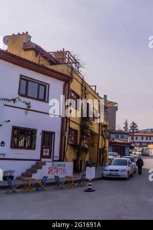 Straßenfotografie osmanischer Häuser in Odunpazari - Eskisehir, Türkei Stockfoto