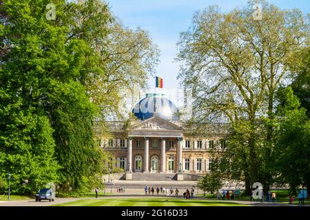 Brüssel, Belgien, 28. Mai 2021. Das Schloss Laeken ist der Wohnsitz des belgischen Herrschers und seiner Familie. Stockfoto