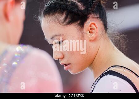 Dortmund, Deutschland. Juni 2021. Gymnastik, Apparateburnen, Westfalenhalle: Deutsche Meisterschaft, Entscheidung Single, Frauen: Kim Bui trainiert auf den unebenen Riegel. Quelle: Rolf Vennenbernd/dpa/Alamy Live News Stockfoto