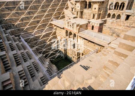 Chand Baori in Abhaneri Village in Rajasthan ist der fotogene Schritt gut von Indien. Ja, es ist älter als Taj Mahal, Khajuraho Tempel. Stockfoto