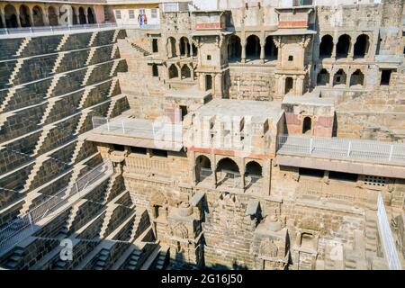 Chand Baori in Abhaneri Village in Rajasthan ist der fotogene Schritt gut von Indien. Ja, es ist älter als Taj Mahal, Khajuraho Tempel. Stockfoto
