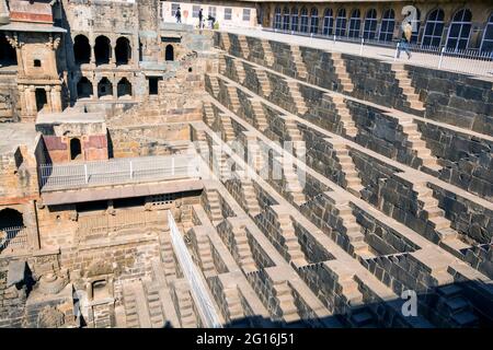 Chand Baori in Abhaneri Village in Rajasthan ist der fotogene Schritt gut von Indien. Ja, es ist älter als Taj Mahal, Khajuraho Tempel. Stockfoto