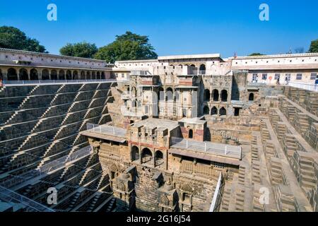 Chand Baori in Abhaneri Village in Rajasthan ist der fotogene Schritt gut von Indien. Ja, es ist älter als Taj Mahal, Khajuraho Tempel. Stockfoto