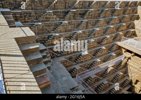 Chand Baori in Abhaneri Village in Rajasthan ist der fotogene Schritt gut von Indien. Ja, es ist älter als Taj Mahal, Khajuraho Tempel. Stockfoto