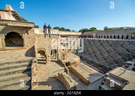 Chand Baori in Abhaneri Village in Rajasthan ist der fotogene Schritt gut von Indien. Ja, es ist älter als Taj Mahal, Khajuraho Tempel. Stockfoto