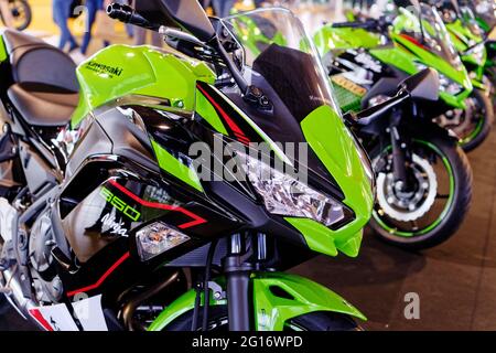 Madrid, Spanien. Juni 2021. Motorama, Motorrad-Messe. Kawasaki Messestand. Glass Pavilion - Casa de Campo Fairgrounds, Madrid, Spanien. Kredit: EnriquePSans/Alamy Live Nachrichten Stockfoto