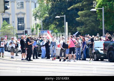 Wien, Österreich. Juni 2021. Autokolonne und Demonstration gegen obligatorische Impfung der Kinder in Wien am 5. Juni 2021. Quelle: Franz Perc / Alamy Live News Stockfoto
