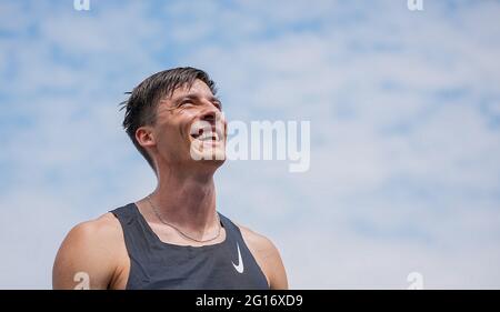 Braunschweig, Deutschland. Juni 2021. Leichtathletik: Deutsche Meisterschaften, Entscheidung: Oleg Zernikel im Stabhochsprung der Männer. Quelle: Michael Kappeler/dpa/Alamy Live News Stockfoto