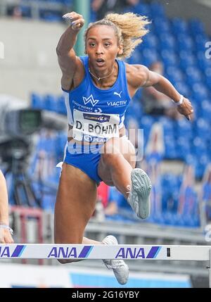 Braunschweig, Deutschland. Juni 2021. Leichtathletik: Deutsche Meisterschaft: 400m Hürden Frauen: Djamila Böhm in Aktion. Quelle: Michael Kappeler/dpa/Alamy Live News Stockfoto