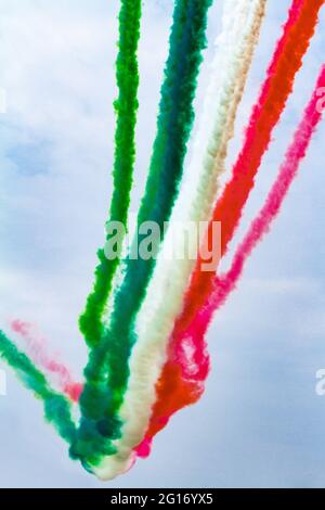 Das italienische Kunstflugteam (frecce tricolori) wacht auf Stockfoto