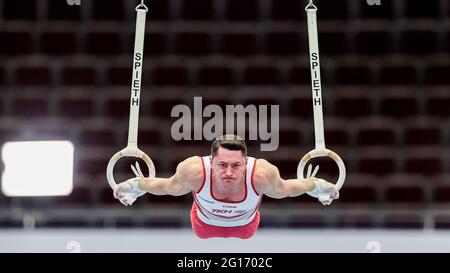 Dortmund, Deutschland. Juni 2021. Gymnastik, Apparateburnen, Westfalenhalle: Deutsche Meisterschaft, Entscheidung Single, Männer: Andreas Toba im Einsatz auf den Ringen. Quelle: Rolf Vennenbernd/dpa/Alamy Live News Stockfoto