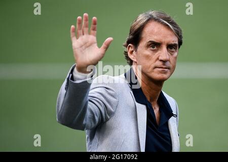 Bologna, Italien. 04. Juni 2021. Roberto Mancini, Cheftrainer Italiens, deutet vor dem internationalen Freundschaftsspiel zwischen Italien und Tschechien. Italien gewann 4-0 gegen Tschechien. Kredit: Nicolò Campo/Alamy Live Nachrichten Stockfoto