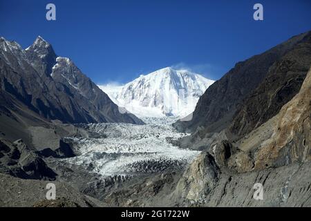 (210605) -- ISLAMABAD, 5. Juni 2021 (Xinhua) -- das am 16. Oktober 2020 aufgenommene Aktenfoto zeigt den Blick auf den Passu-Gletscher in Pakistans nördlicher Region Gilgit-Baltistan. ZUR „Feature: Pakistan entschlossen, den Klimawandel für zukünftige Generationen zu bekämpfen“ (Xinhua/Ahmad Kamal) Stockfoto