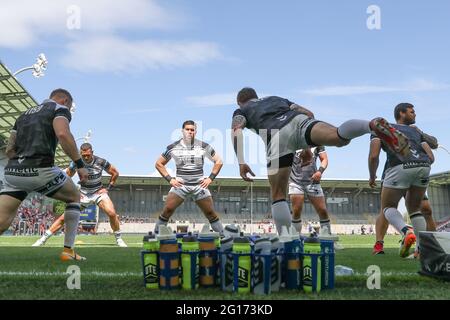 Leigh, Großbritannien. Juni 2021. Hull FC beim Warm Up in Leigh, Großbritannien am 6/5/2021. (Foto von Mark Cosgrove/News Images/Sipa USA) Quelle: SIPA USA/Alamy Live News Stockfoto