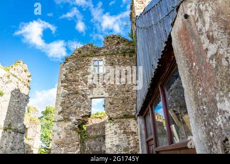 Die Burgruine in Manorhamilton, errichtet 1634 von Sir Frederick Hamilton - County Leitrim, Irland. Stockfoto