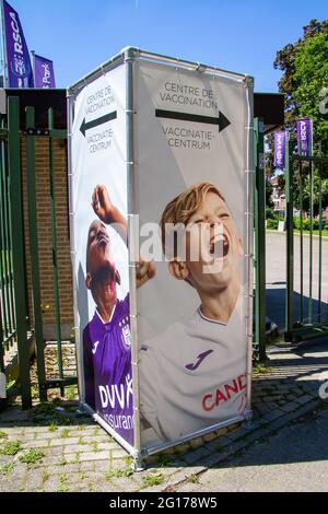 Brüssel, Belgien, 30. Mai 2021. Impfzentrum Covid 19 im Lotto Park, Anderlecht Fußballstadion Stockfoto