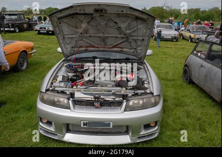 Nissan GT R Motorraum auf einer Oldtimer-Show Stockfoto