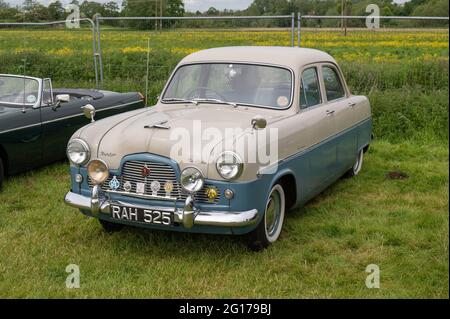 Ein klassischer zweifarbiger Vintage-Zesthyr Zodiac bei einer Autorallye in norfolk Stockfoto