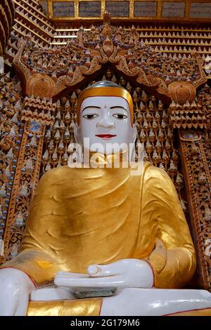 Innenraum der buddhistische Tempelanlage von Mohnyin Thambuddhei Paya in Monywa in Myanmar (Burma). Termine von 1303, obwohl es in 19 rekonstruiert wurde Stockfoto