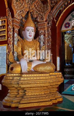 Innenraum der buddhistische Tempelanlage von Mohnyin Thambuddhei Paya in Monywa in Myanmar (Burma). Termine von 1303, obwohl es in 19 rekonstruiert wurde Stockfoto