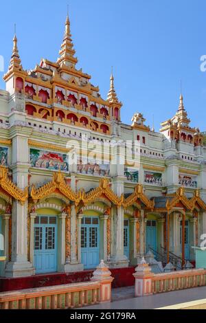 Außenansicht des buddhistischen Tempelkomplexes von Mohnyin Thambuddhei Paya in Monywa in Myanmar (Burma). Stammt aus dem Jahr 1303, wurde aber 19 rekonstruiert Stockfoto