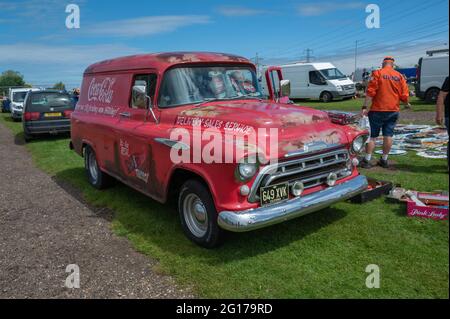 Großer Chevrolet Coca-Cola-roter Van auf einer Autoausstellung in norfolk Stockfoto