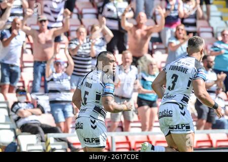 Leigh, Großbritannien - 5. Juni 2021 - Mahe Fonua (5) von Hull FC feiert Versuch während der Rugby League Betfred Challenge Cup Halbfinale Hull FC gegen St. Helens im Leigh Sports Village, Leigh, Großbritannien Dean Williams/Alamy Live News Stockfoto