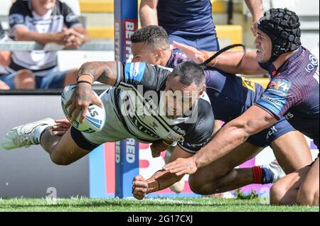 Leigh, Großbritannien - 5. Juni 2021 - Mahe Fonua (5) von Hull FC versucht es während des Halbfinals des Betfred Challenge Cup der Rugby League Hull FC gegen St. Helens im Leigh Sports Village, Leigh, Großbritannien Dean Williams/Alamy Live News Stockfoto