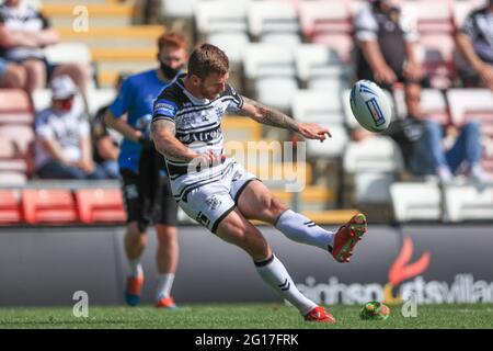 Leigh, Großbritannien. Juni 2021. Marc Sneyd (7) vom Hull FC startet am 6/5/2021 den Umbau in Leigh, Großbritannien. (Foto von Mark Cosgrove/News Images/Sipa USA) Quelle: SIPA USA/Alamy Live News Stockfoto