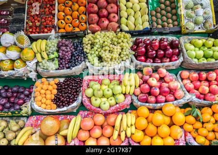 Obst auf dem Straßenmarkt, London, Großbritannien Stockfoto