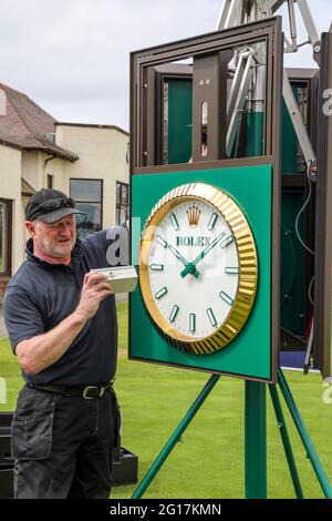 05. Juni 2021, Troon. Der Kilmarnock (Barassie) Golf Club und die „R and A“ bereiten den Barassie Links Course vor, um für die 118. Amateur Golf Championship der Damen, die am 7. Juni beginnt, mit den letzten Runden am 12. Juni, bereit zu sein. Der Wettbewerb, der unter strengen Auflagen ausgetragen wird, hat mehr als 100 nationale und internationale Teilnehmer angezogen, die um die historische Trophäe und die Teilnahme an den AIG Womens Open, den US Womens Open, den Evian Championships und den Augusta National Womens Amateur Championships konkurrieren, Credit: Findlay/Alamy Live News Stockfoto