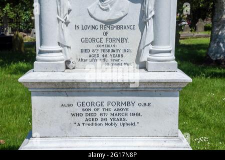 George Formby Grab und Grabstein in der Bezirksbezirkenkloster von Warrington. Stockfoto