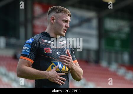 Leigh, England - 5. Juni 2021 - Jake Trueman von Castleford Tigers während der Rugby League Betfred Challenge Cup Halbfinale Castleford Tigers vs Warrington Wolves im Leigh Sports Village, Leigh, Großbritannien Dean Williams/Alamy Live News Stockfoto